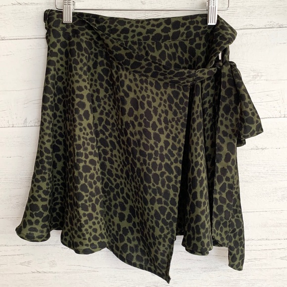 Abercrombie & Fitch Dresses & Skirts - Abercrombie & Fitch Green and Black Cheetah Skirt
